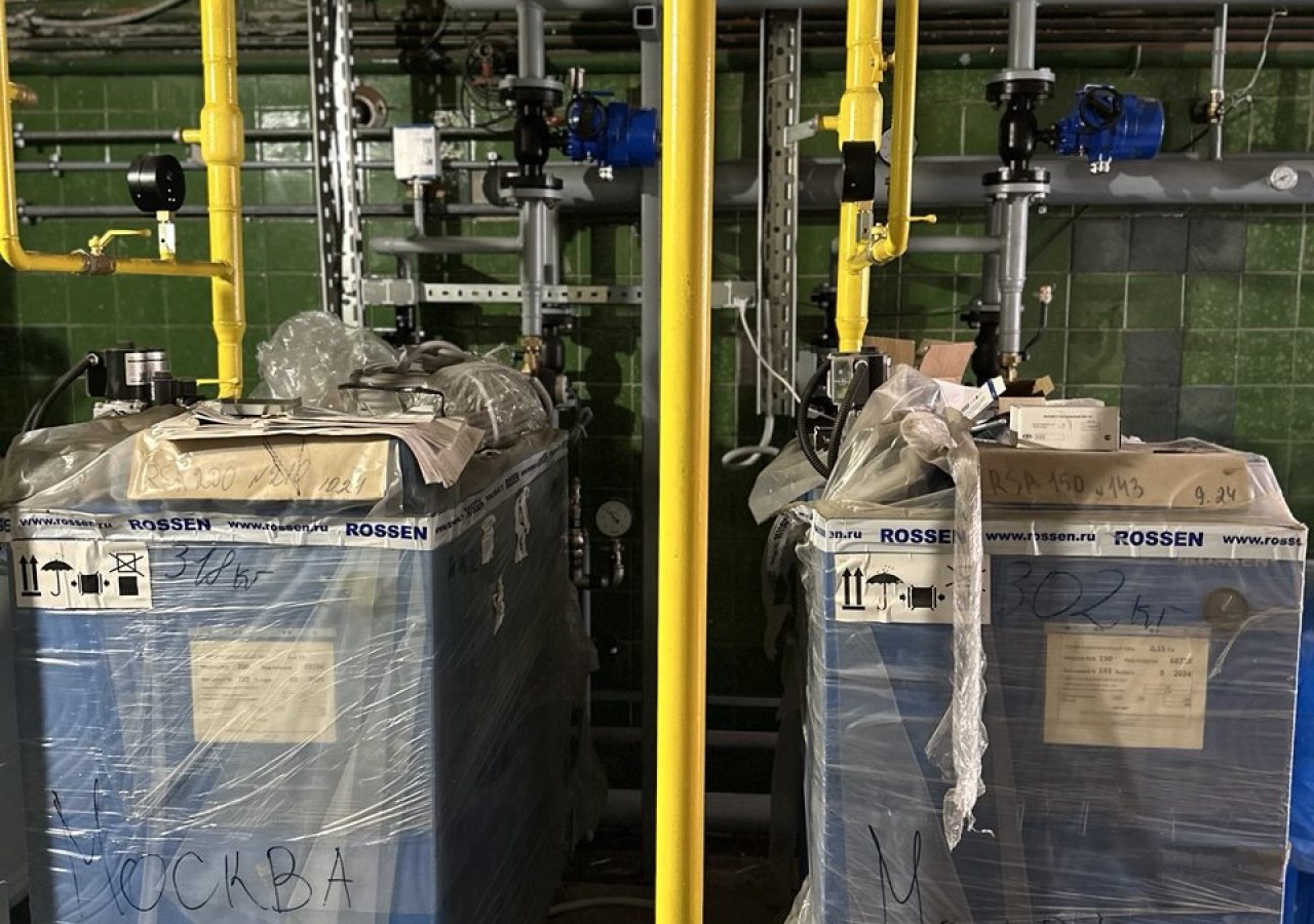 Газовые котлы и трубопроводы системы отопления в котельной объекта «Рязанский проспект», монтаж выполнен компанией ООО «Альянс Строй»